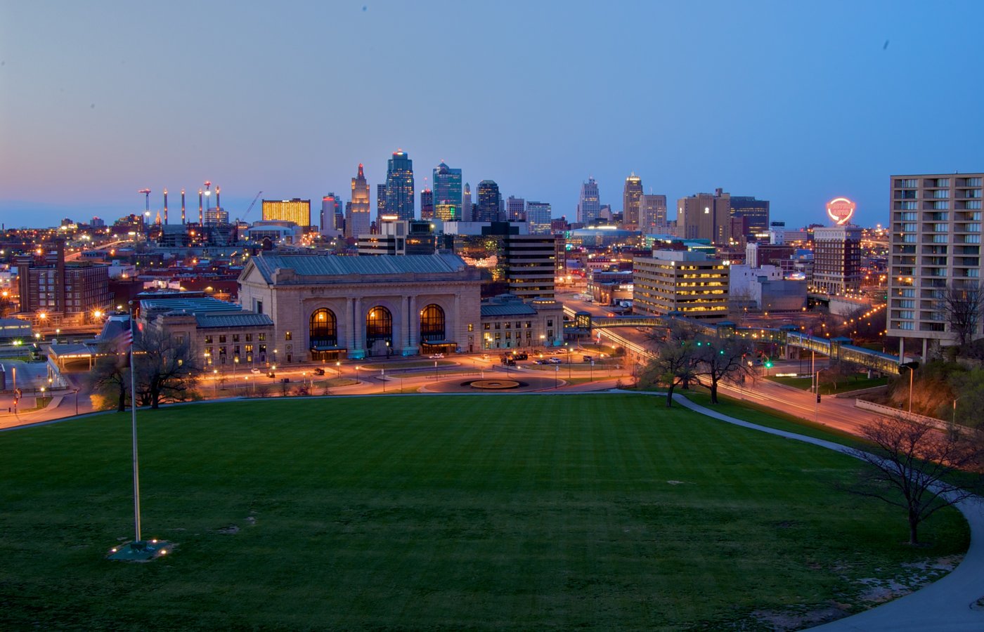 Kansas City skyline and Union Station at dusk